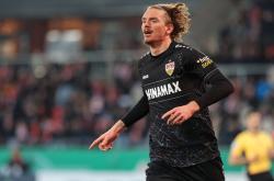 开云入口 -包含斯图加特发布备战花絮，赛后远射贴柱，德甲任务艰巨，临场指挥获称赞的词条